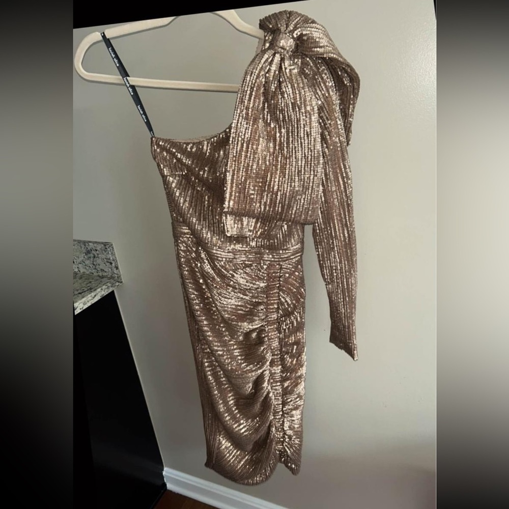 NWT Size 2 bow shoulder dress
